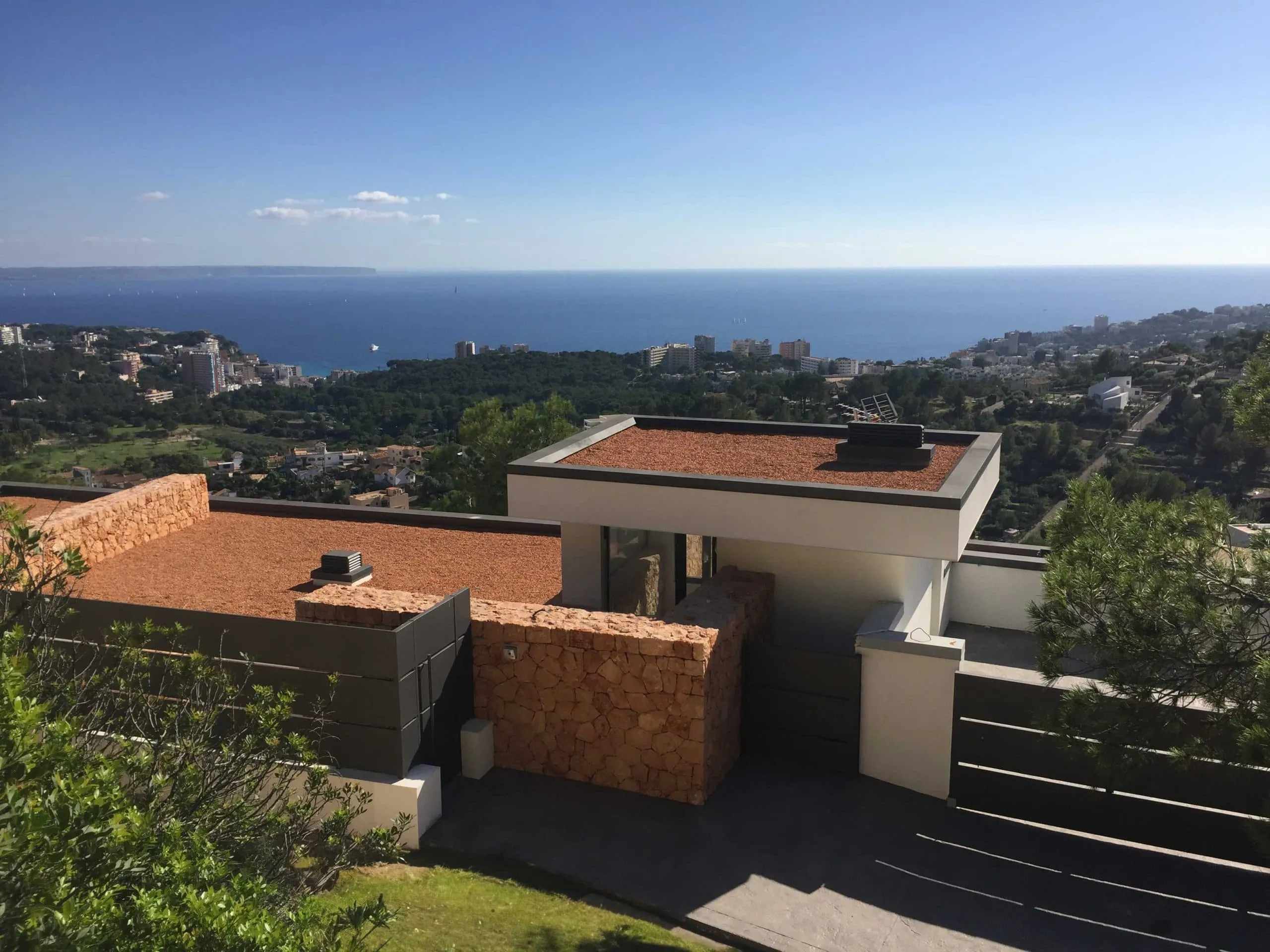 Vista panorámica hacia el mar desde la vivienda Hoff, Palma de Mallorca